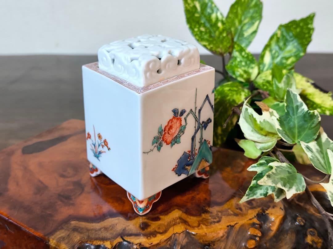 十二代　酒井田柿右衛門　牡丹紋様香炉　菱形香炉　共箱