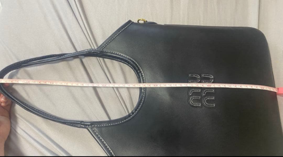 miu miu ブラック ショルダーバッグ アイビーレザーバッグ