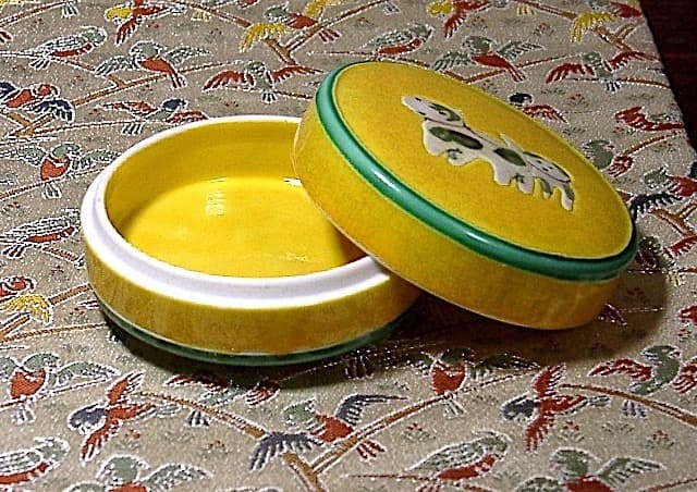 京焼・清水焼　清閑寺窯　杉田祥平作　犬交趾　香合　保護箱　無傷　保証。