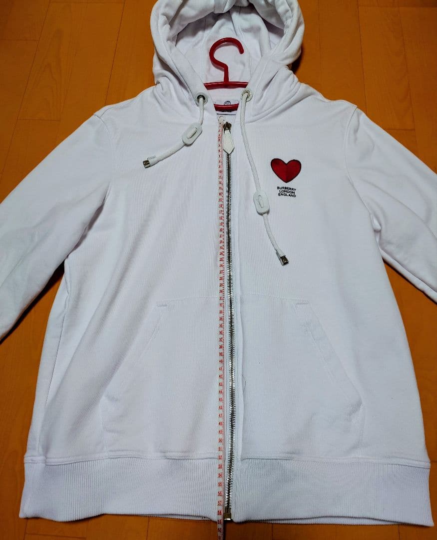 ★新品★ Burberry ハート刺繍 パーカー ホワイト