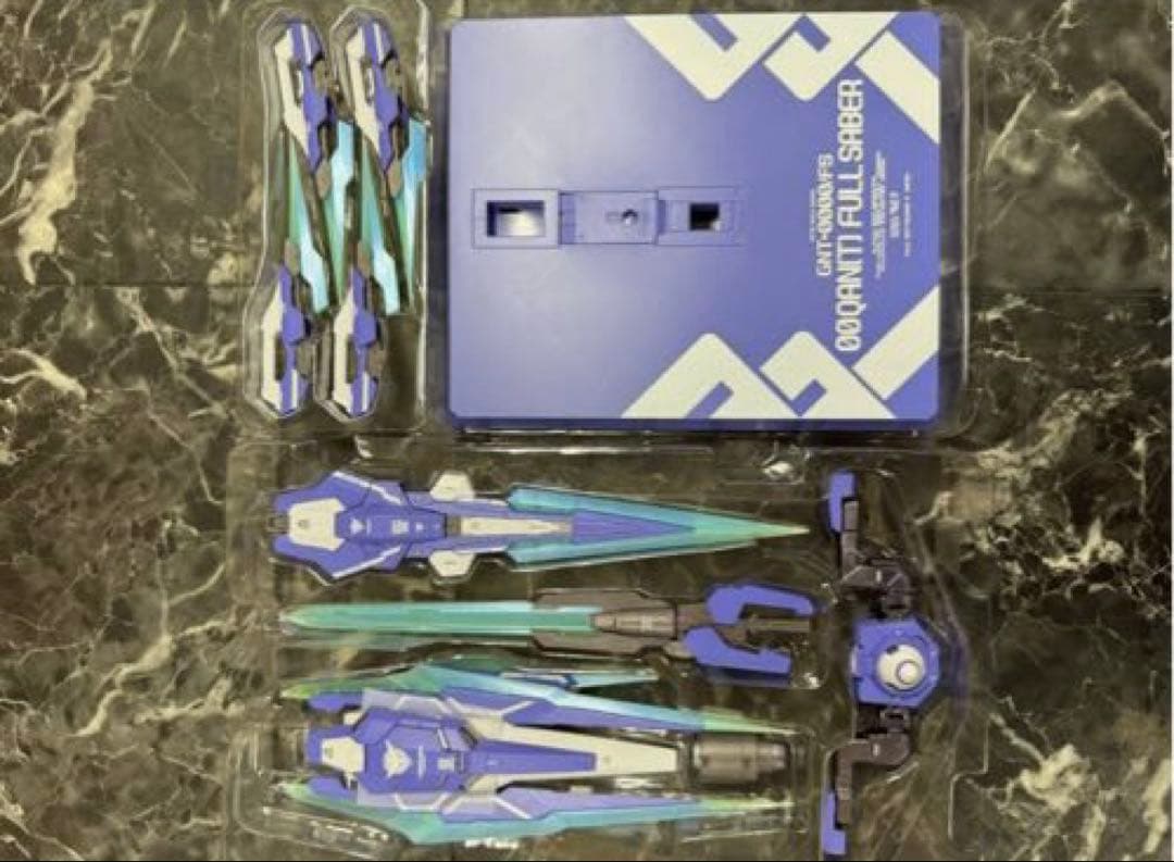 L BUILDダブルオークアンタフルセイバー＋パーツ2セット