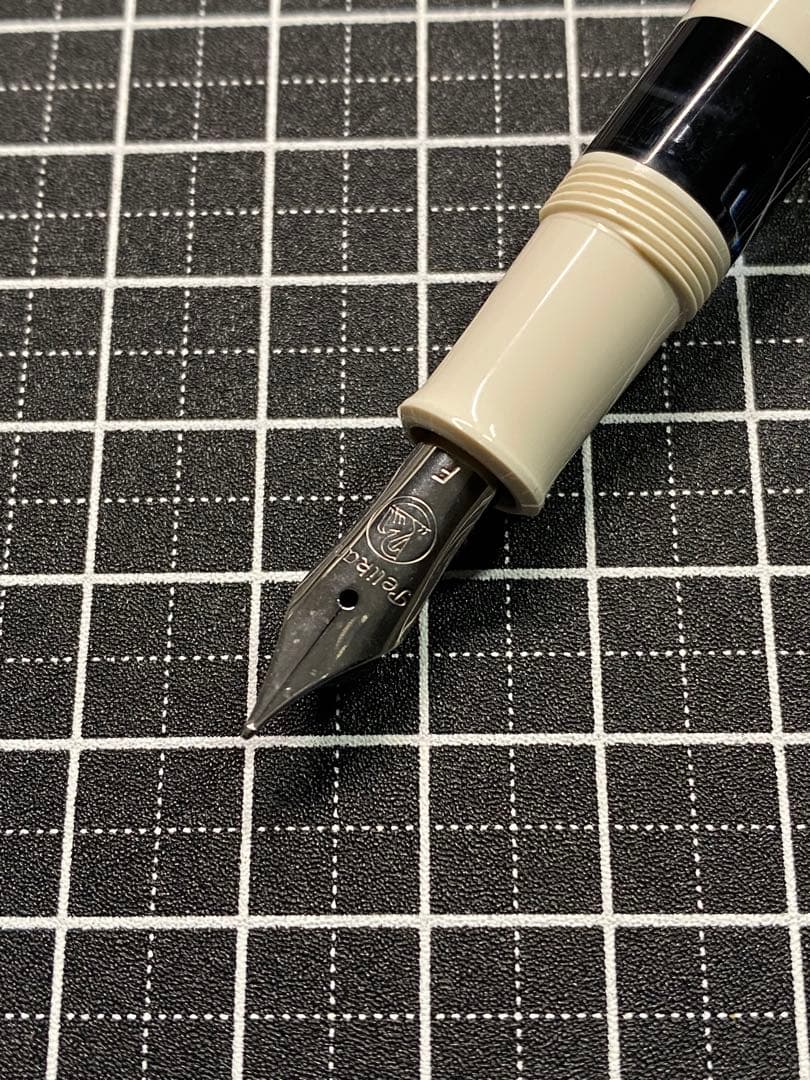 PELIKAN CLASSIC M205 WHITE 万年筆 字幅F