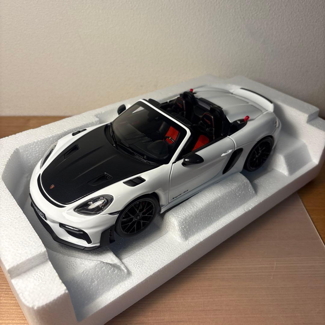 ノレブ ポルシェ　718 スパイダー RS 1/18 ミニカー ホワイト