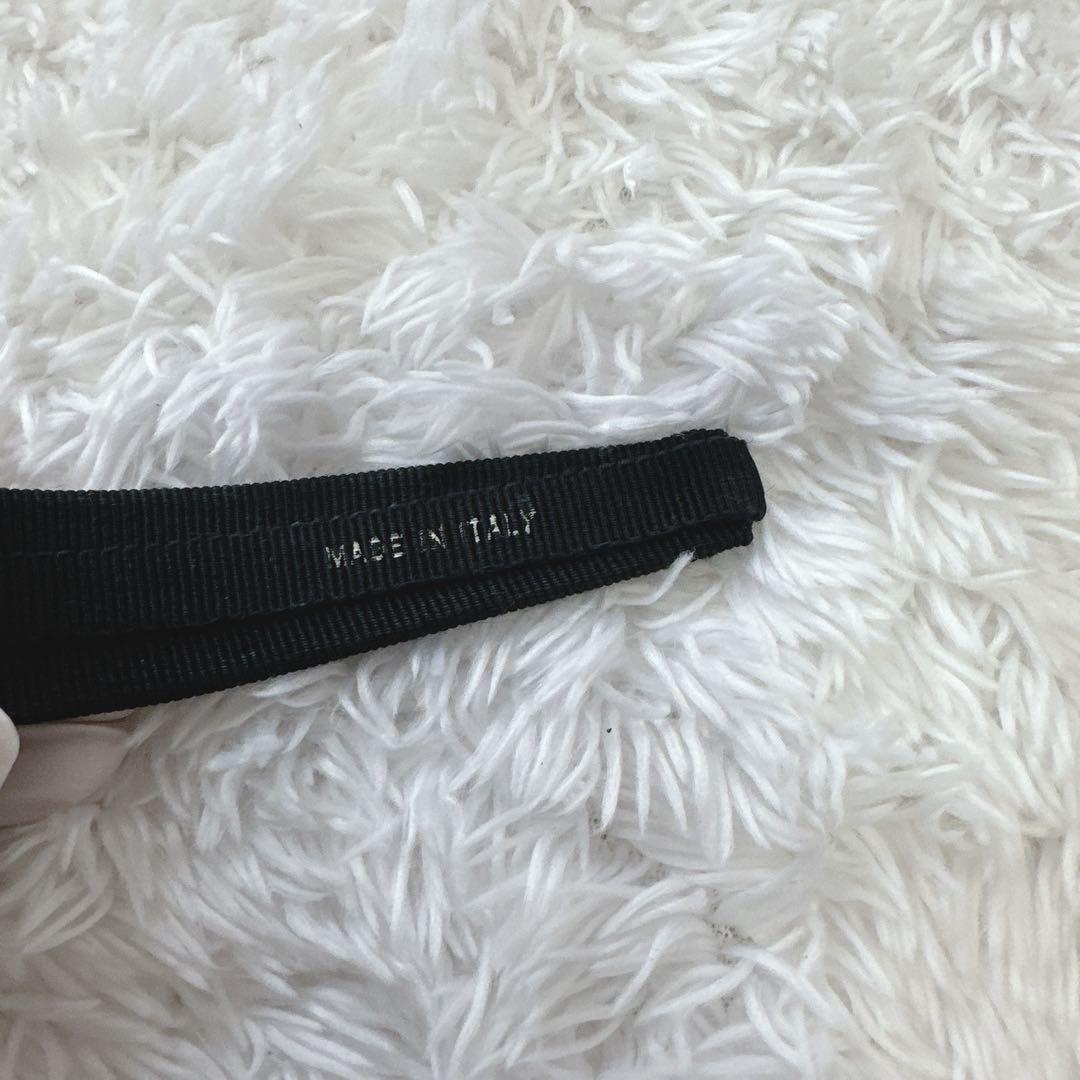 フェラガモ カチューシャ 人気 黒ロゴプレート×黒ストーン