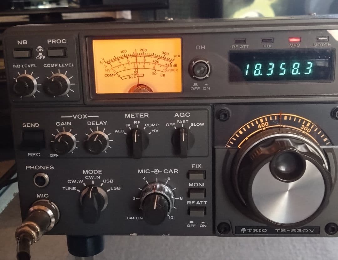 TRIO トリオ SSB トランシーバー TS-830V 無線機