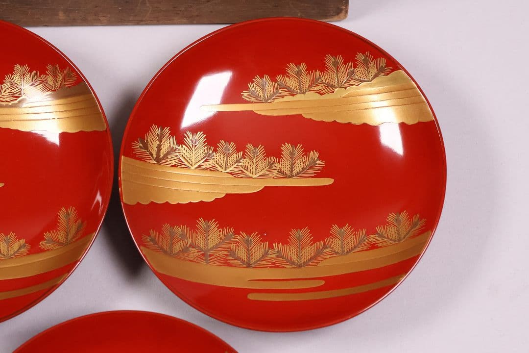 【CM230】木製漆器 若松と梅 金蒔絵 朱塗 引盃 五客 天然木 盃 杯 懐石