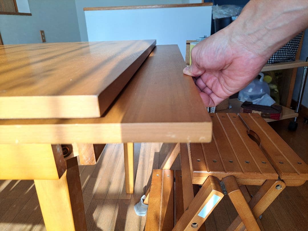 ナチュラルウッド 伸縮可能ダイニングテーブル