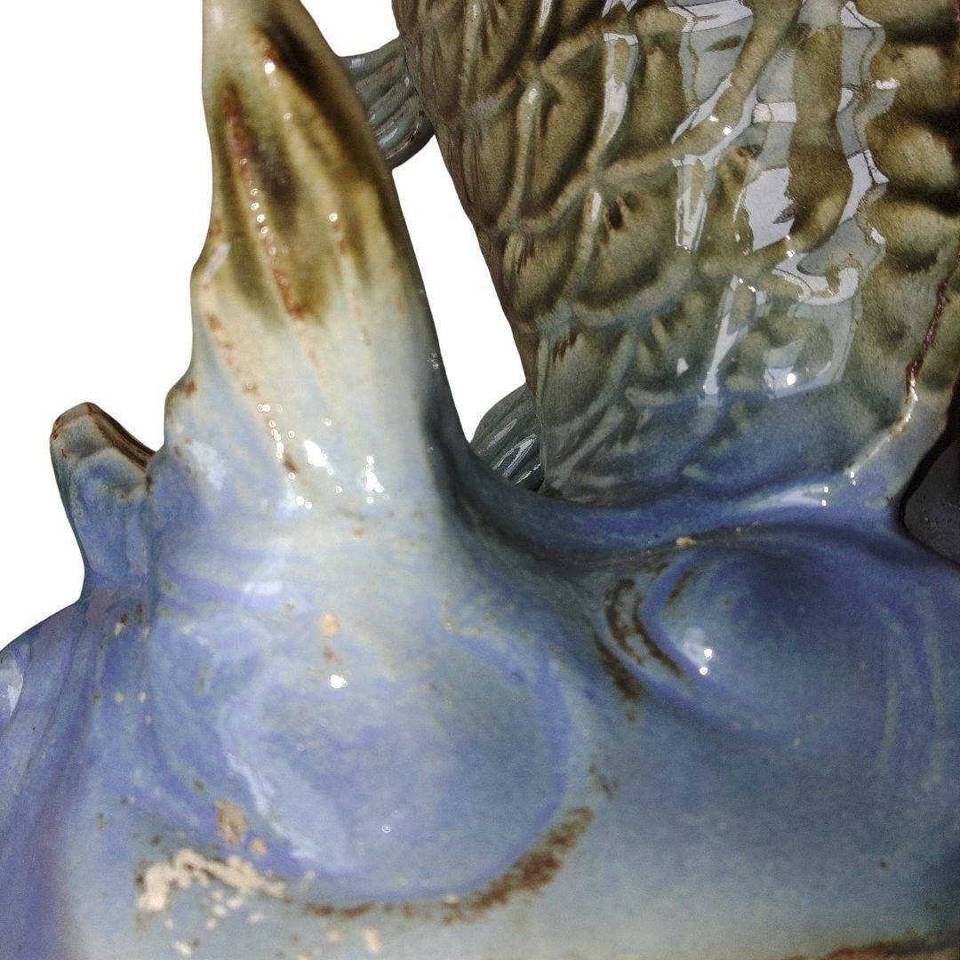 水面に跳び跳ねる鯉 置物 陶器製