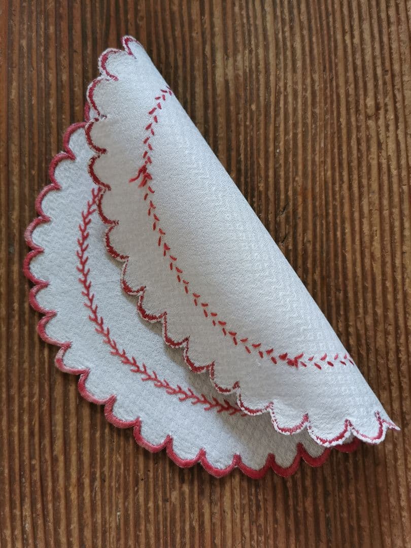 アンティークフランス ピケ風モチーフダマスク織❖〰️ 赤糸刺繍花型