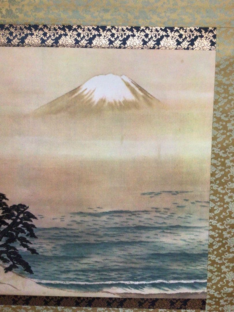 掛軸 『横山大観 三保の富士』 共箱付き