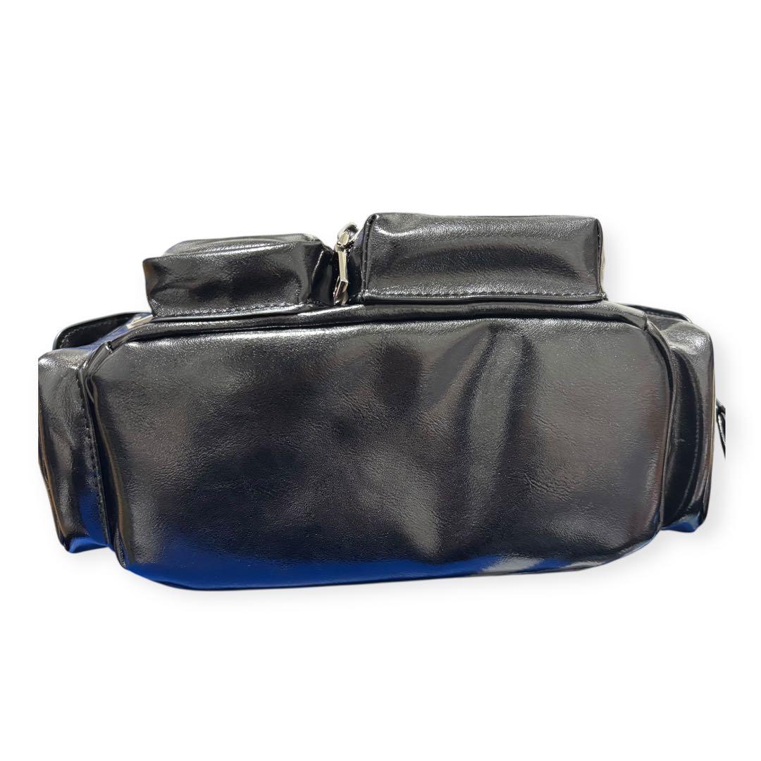 ANNA SUI NYC マルチポケットチビバッグ （メタリックブラック）