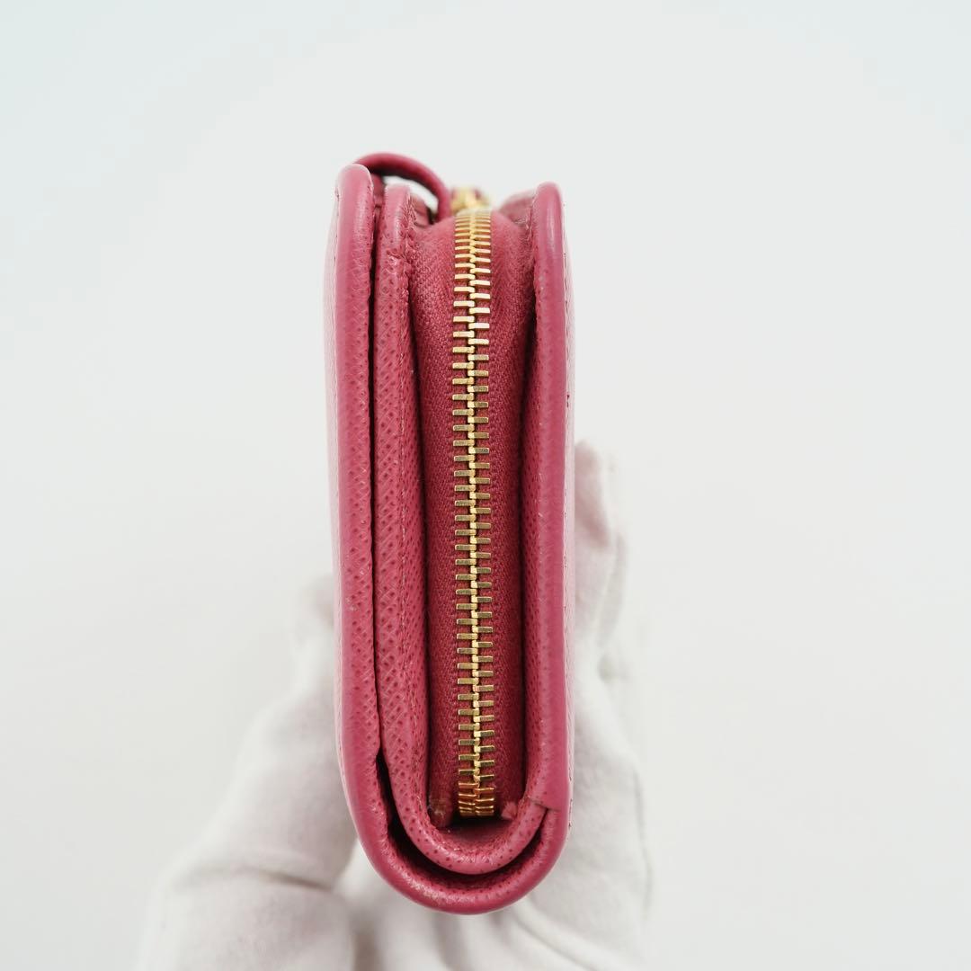 未使用に近い】PRADA L字 サフィアーノ 三角プレート トライアングル