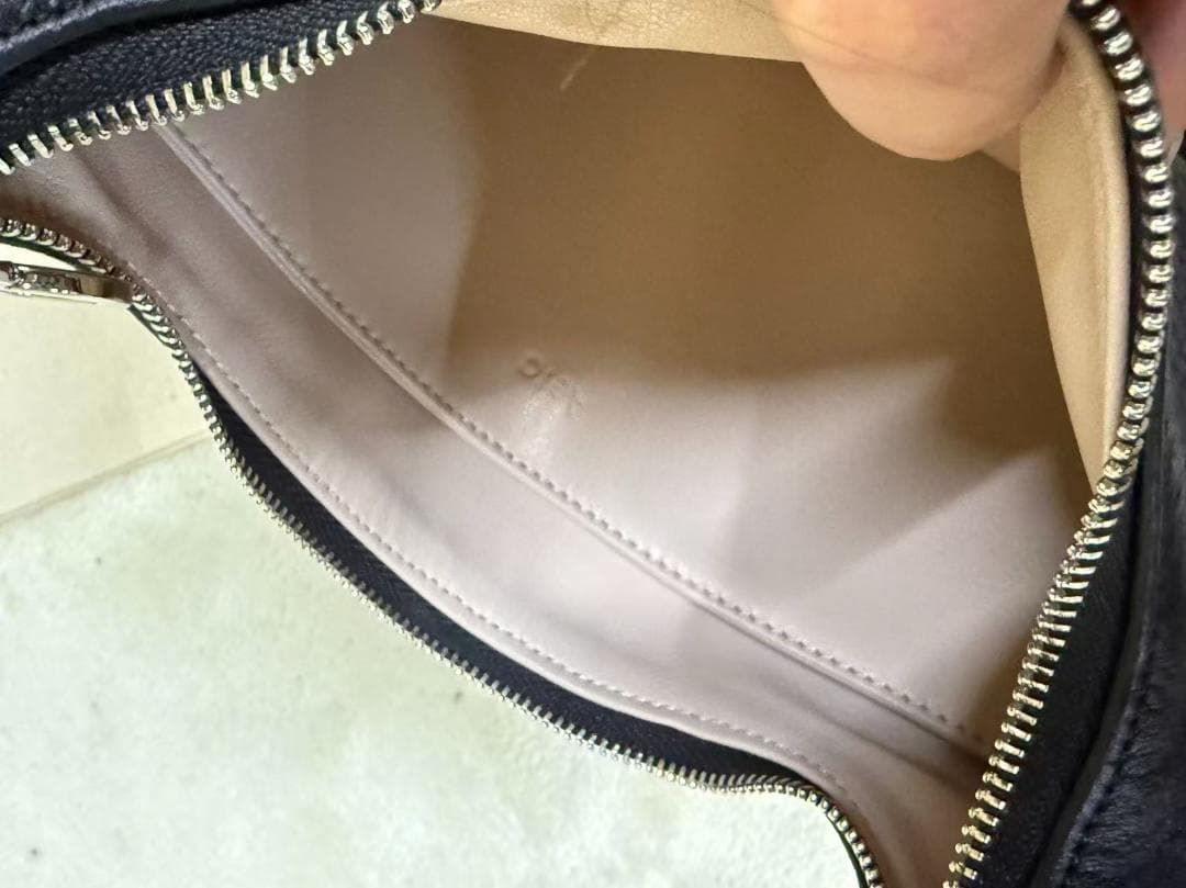 Aeta ブラックレザー ミニハンドバッグ サイズM