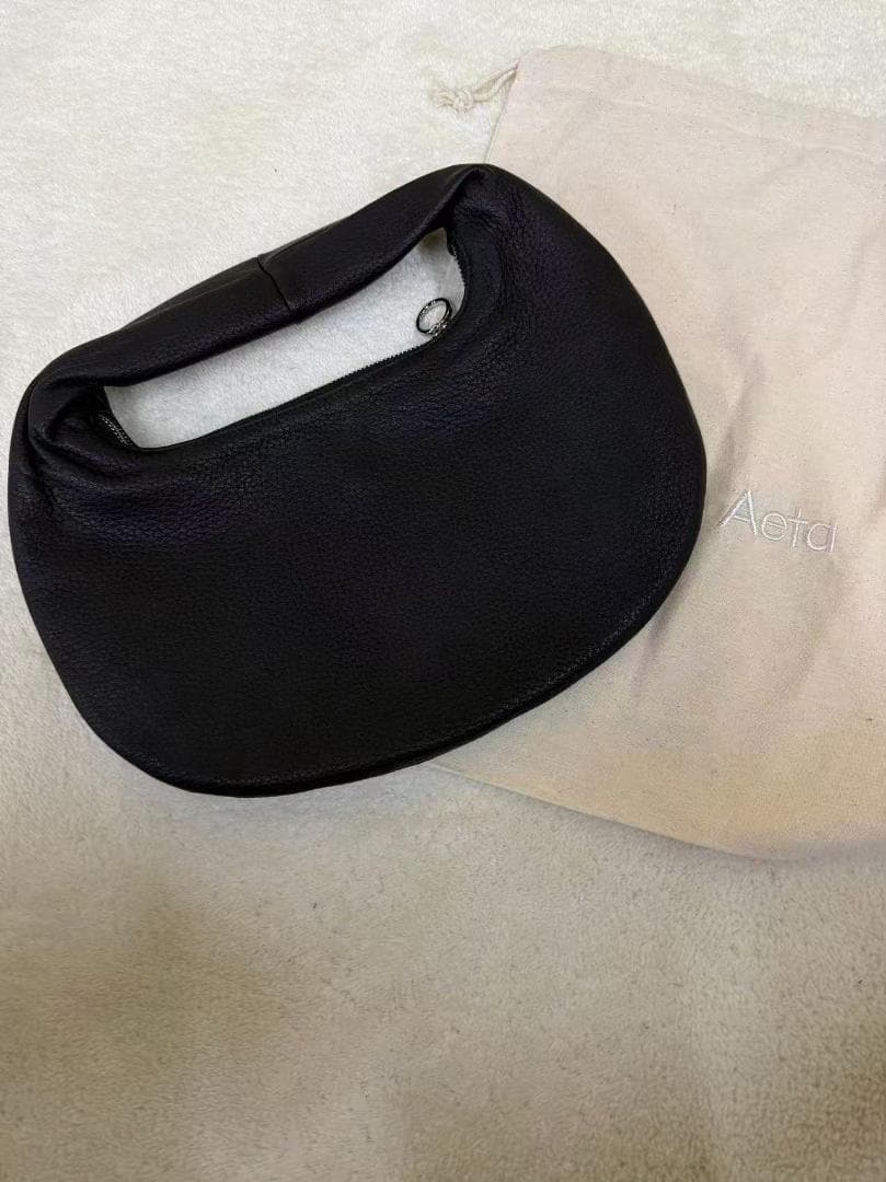 Aeta ブラックレザー ミニハンドバッグ サイズM