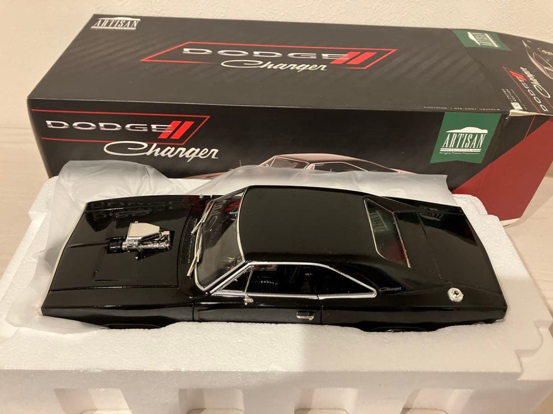 1/18 GREENLIGHT ダッジチャージー RT