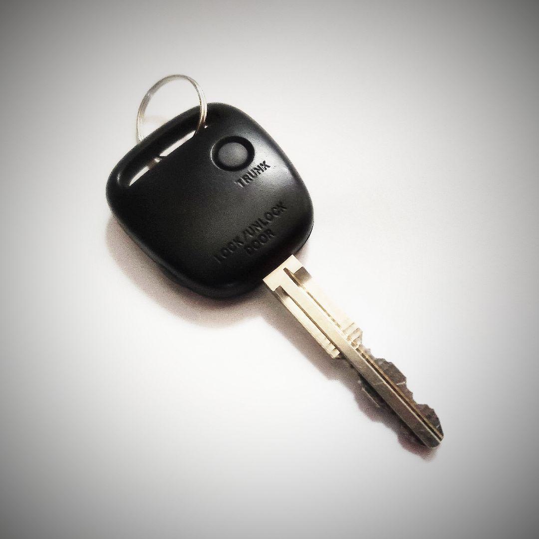 送料込みトヨタ キーレスエントリーキー トランクロック機能付　未使用品　JZX