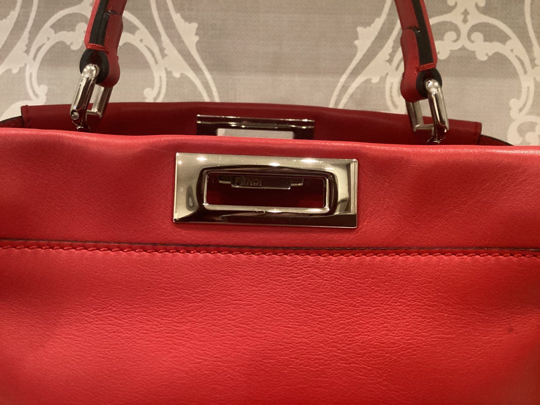 FENDI ピーカブー レギュラー 赤ショルダーバッグ