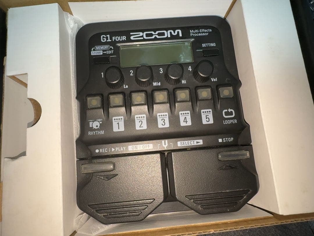 ZOOM G1 FOUR ギター　マルチエフェクター