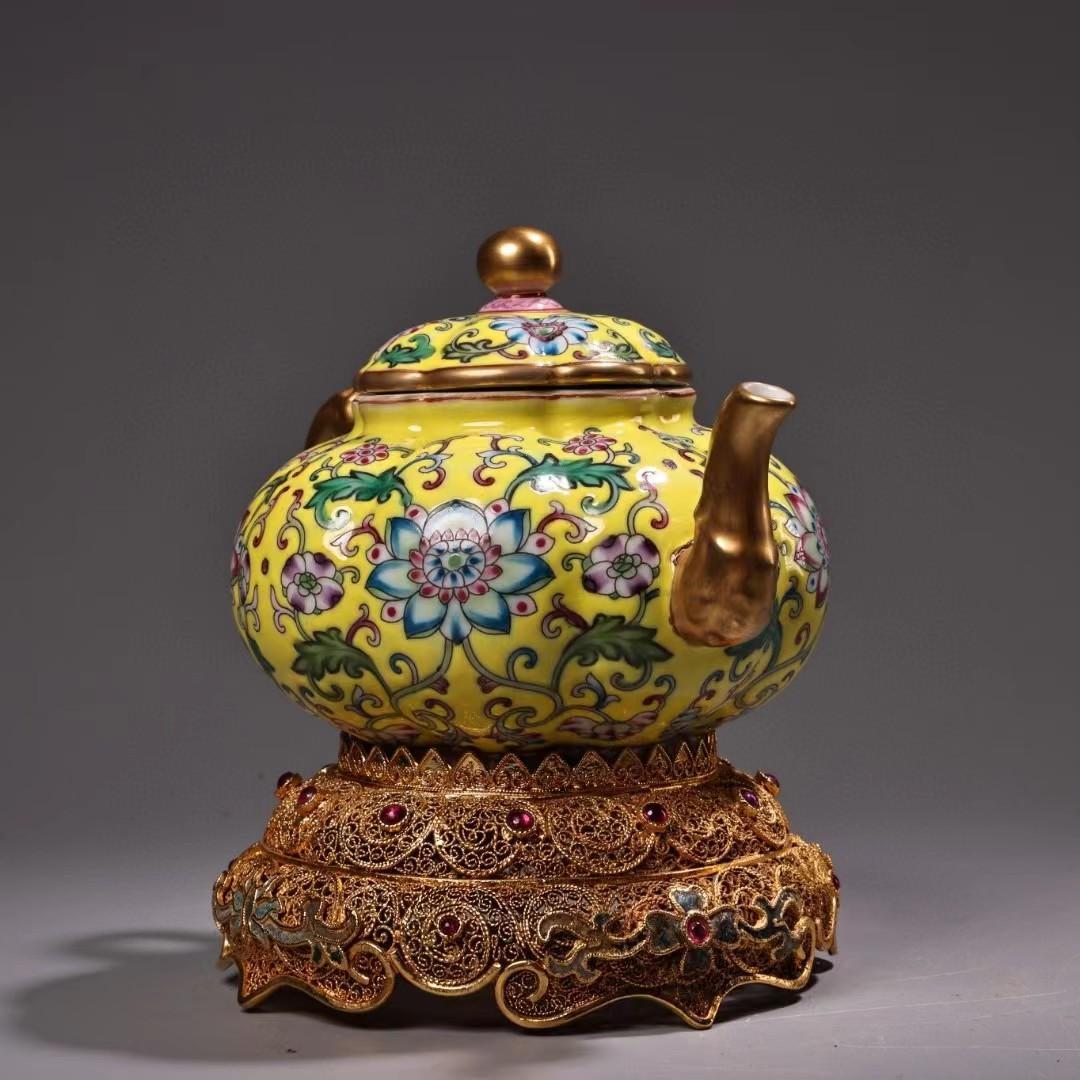 中国古美術・珍品旧蔵七宝彩と鎏金の磁器の茶壺・急須・底台付・文房具・置物・茶道具