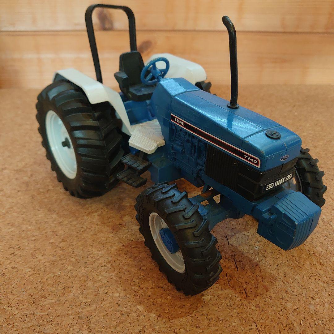 ミニカー FORD tractor 7740 ERTL made in USA