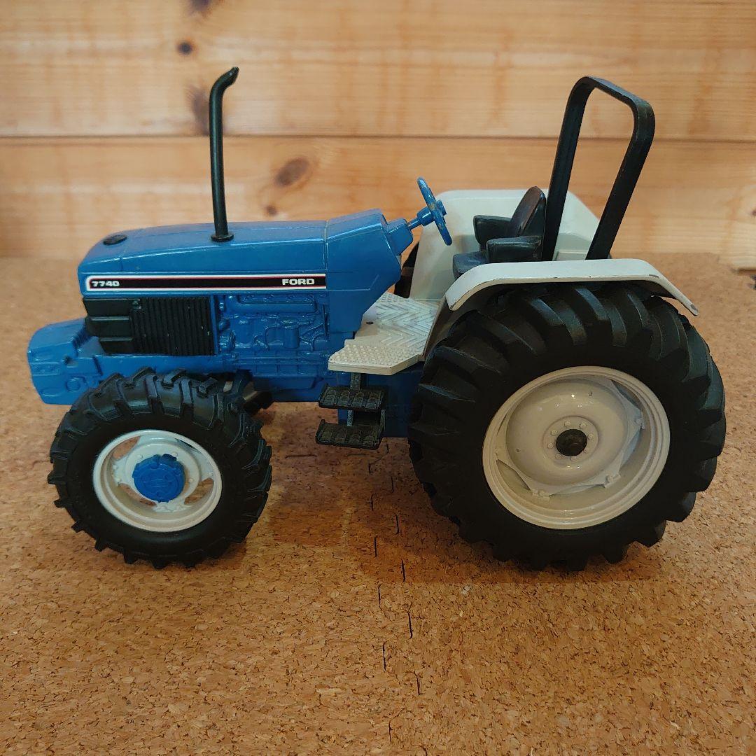 ミニカー FORD tractor 7740 ERTL made in USA