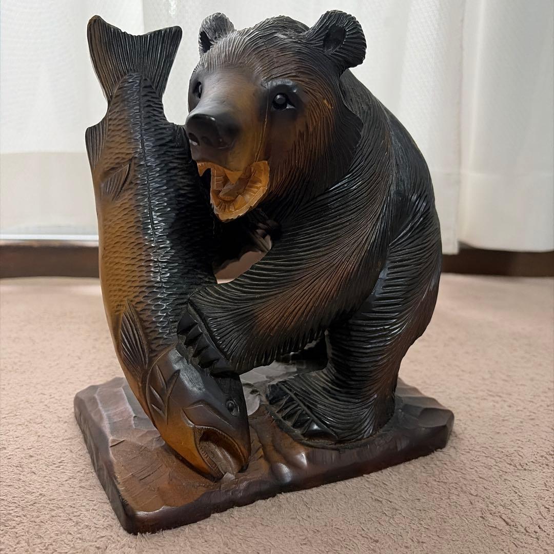 北海道木彫り熊 鮭をくわえた熊 木彫 熊置物 台座銘刻あり 民芸品