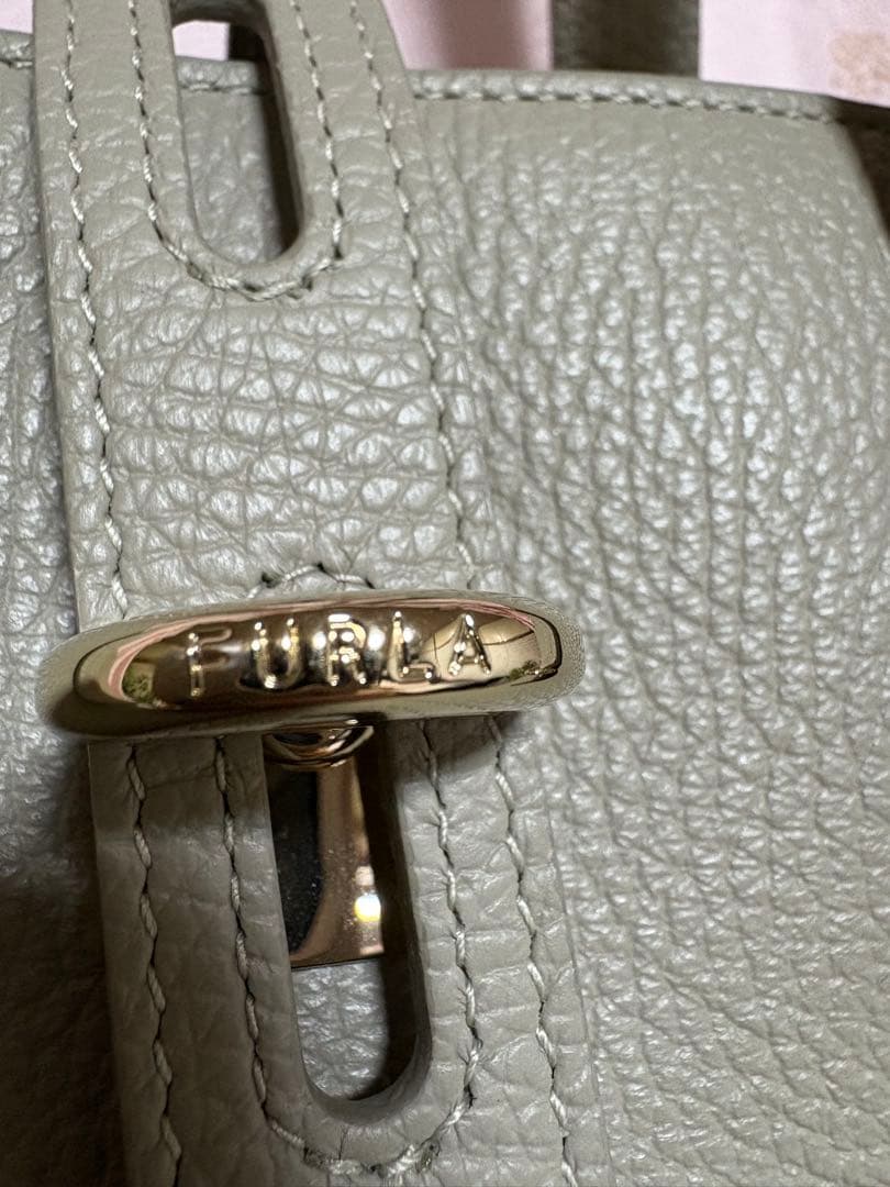 FURLA ベージュグレー レザー ショルダーバッグ