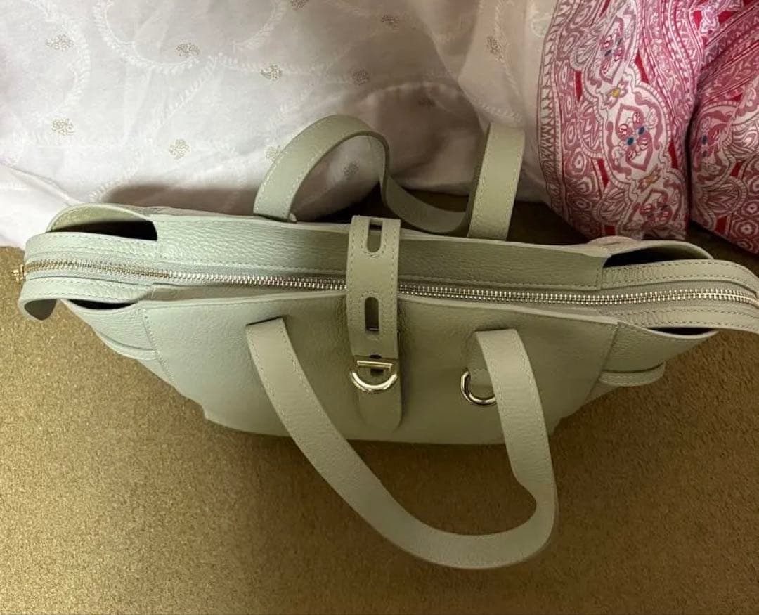 FURLA ベージュグレー レザー ショルダーバッグ