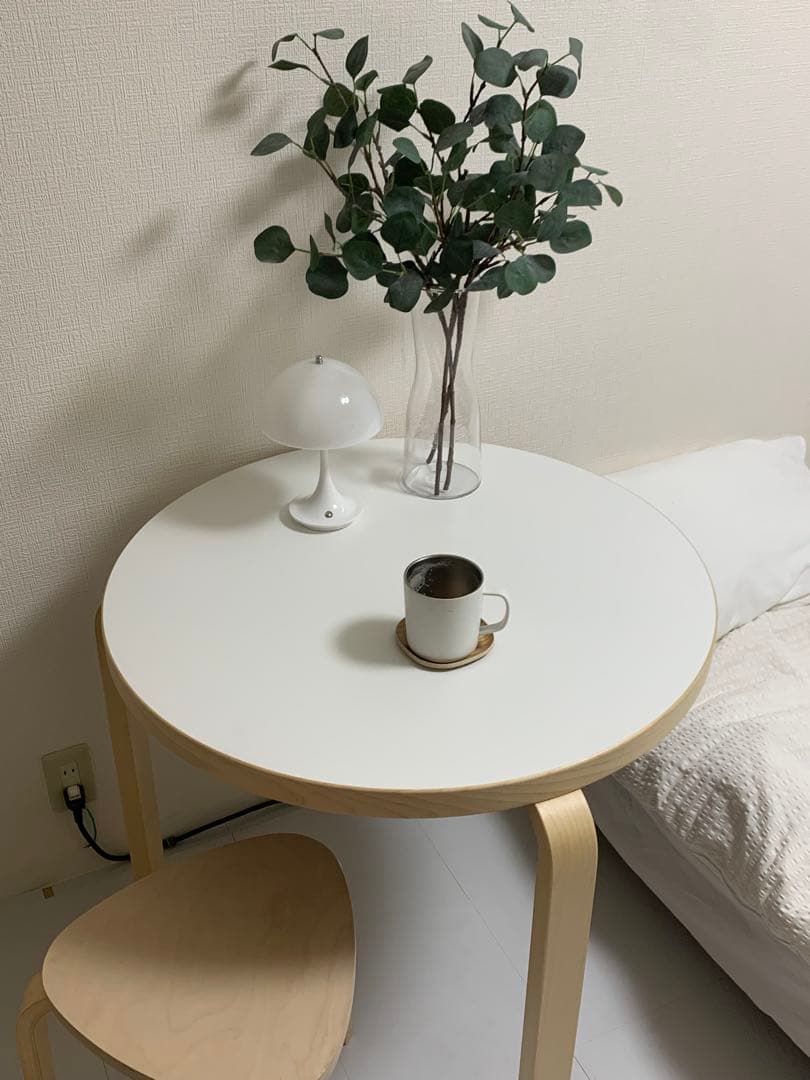 ☆ Artek 90B ラウンドテーブル　ホワイトラミネート