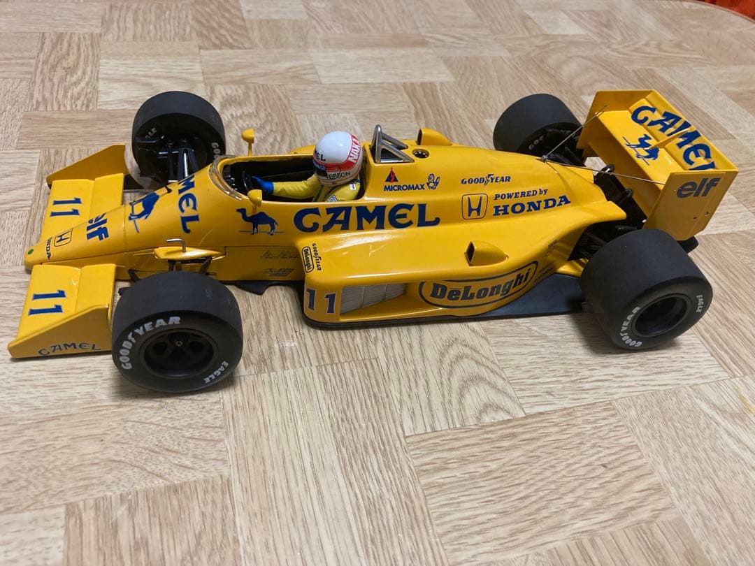 ミニチャンプス(キャメル仕様)‼️ロータスホンダ99T ライドオンセナ1/18