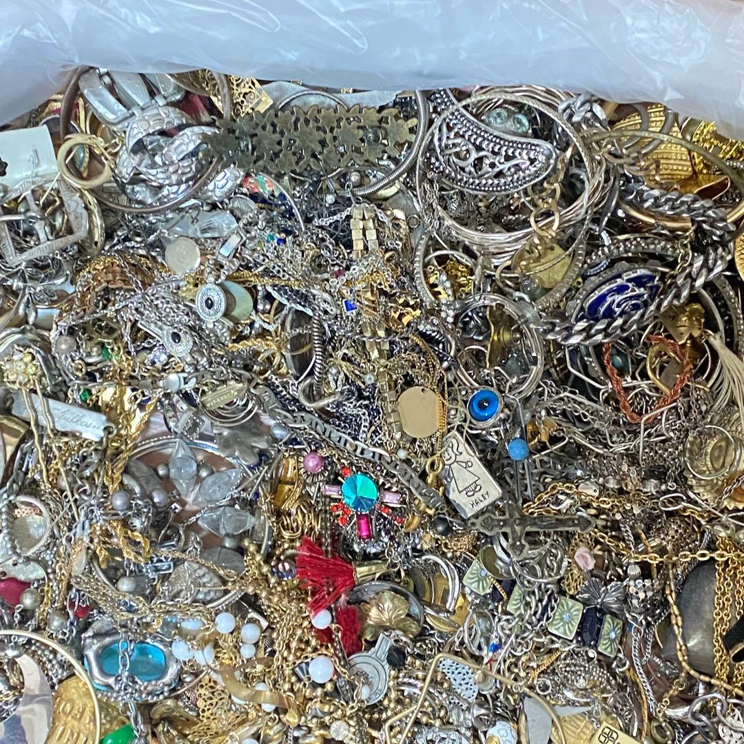 大量　まとめ売り　ジャンク　未選別　アクセサリー色々⑪　約9.7㎏　ネックレス他