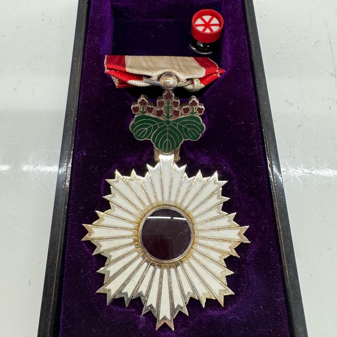 勲六等単光旭日章 徽章 記章 旧日本軍 勲章 ケース付き