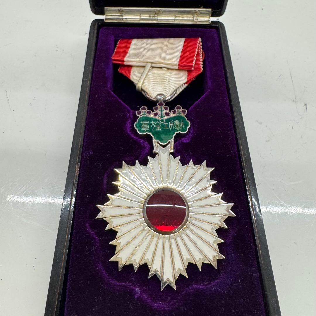 勲六等単光旭日章 徽章 記章 旧日本軍 勲章 ケース付き