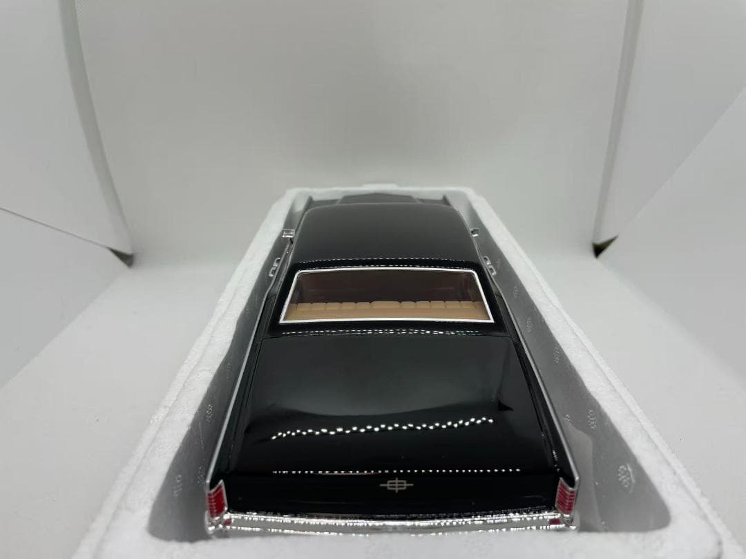 102-024 BOS 1/18 リンカーン Continental ブラック