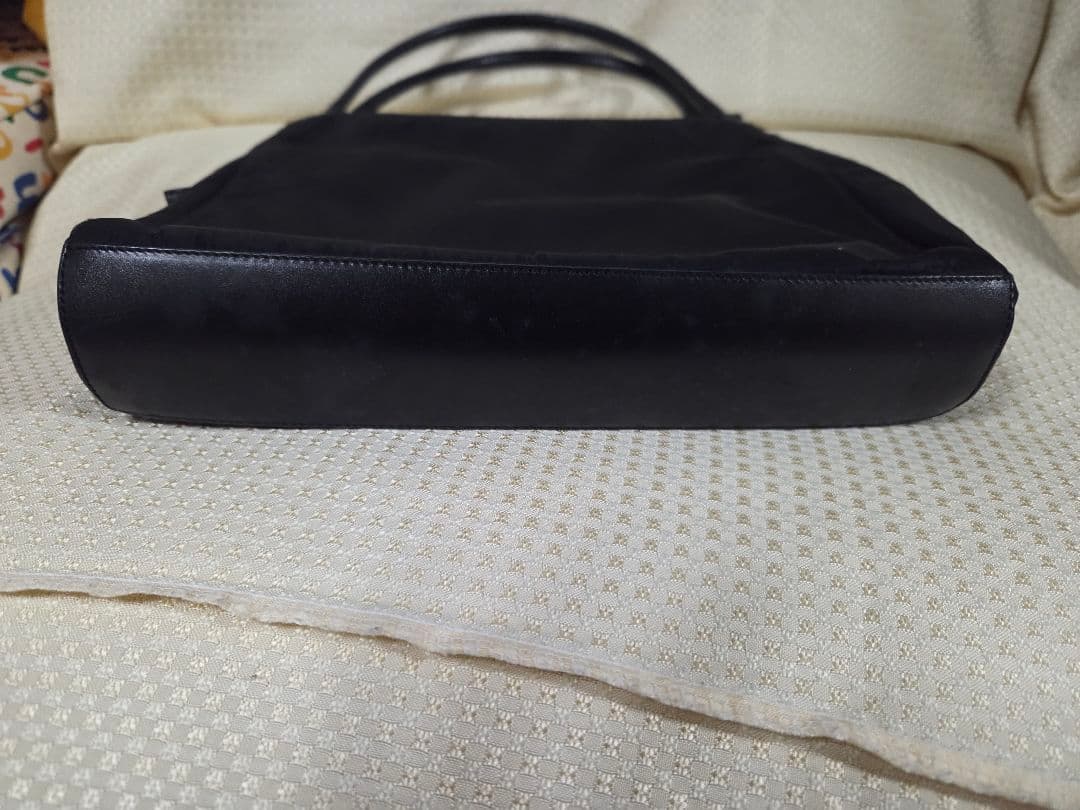 PRADA ブラック ナイロン ハンドバッグ