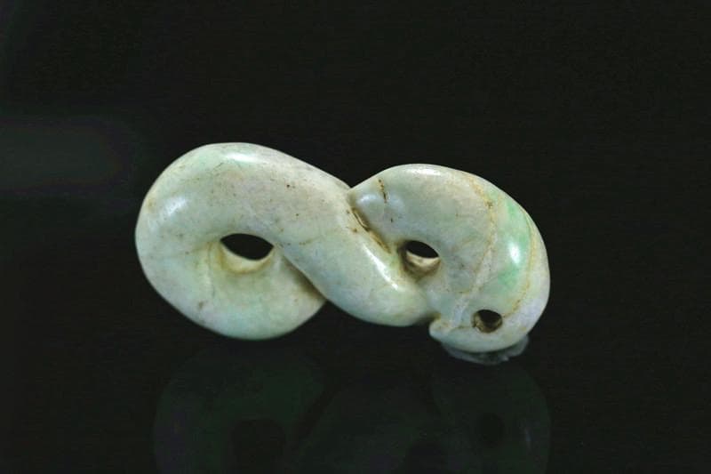 縄文期 極希少 糸魚川ろうかん翡翠異状蛇形勾玉 最高峰 古墳時代 出土