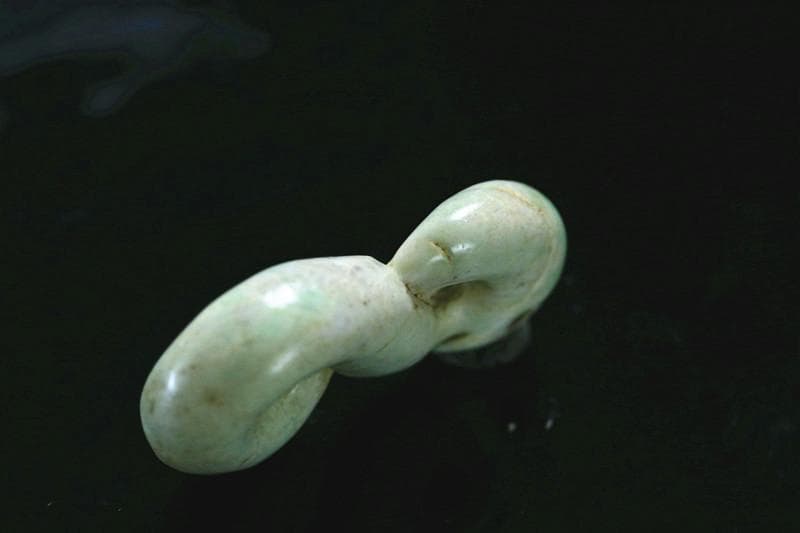 縄文期 極希少 糸魚川ろうかん翡翠異状蛇形勾玉 最高峰 古墳時代 出土