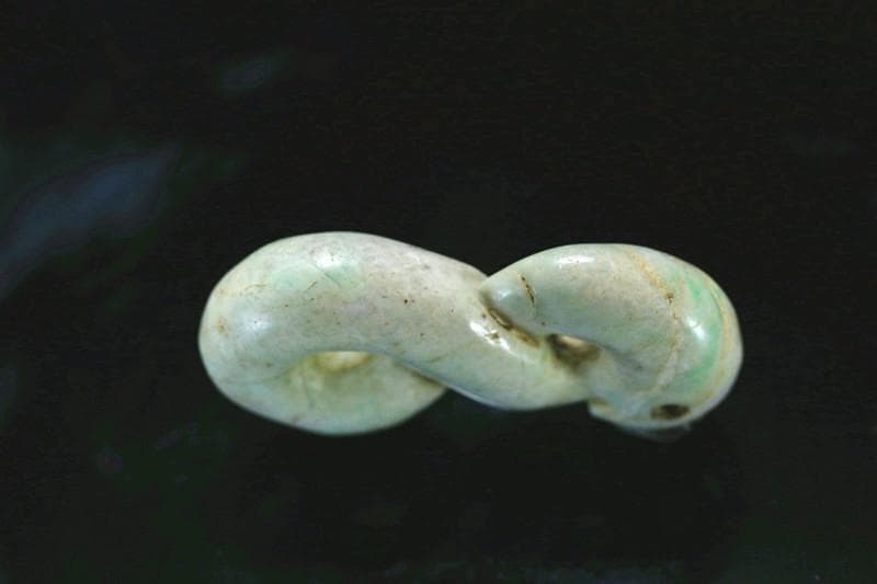 縄文期 極希少 糸魚川ろうかん翡翠異状蛇形勾玉 最高峰 古墳時代 出土