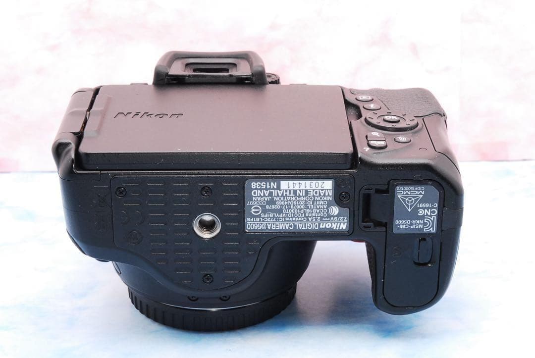 ✨Nikon D5600✨ショット数少✨一眼レフカメラ✨望遠レンズ付W