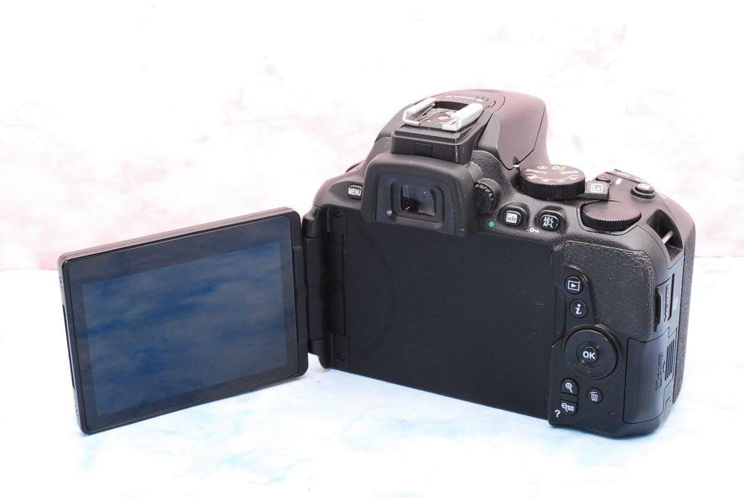 ✨Nikon D5600✨ショット数少✨一眼レフカメラ✨望遠レンズ付W