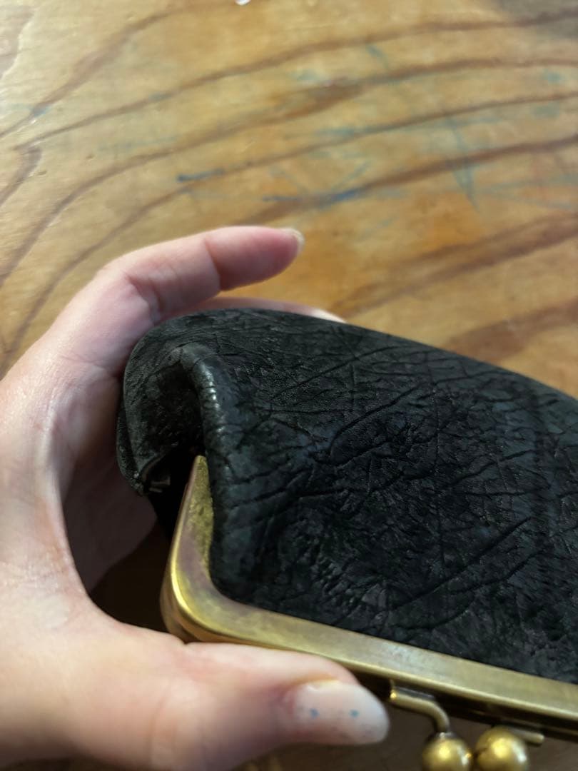 お値下げ依頼のためお値下げ！n25 カバの革。ブラックレザー がま口財布