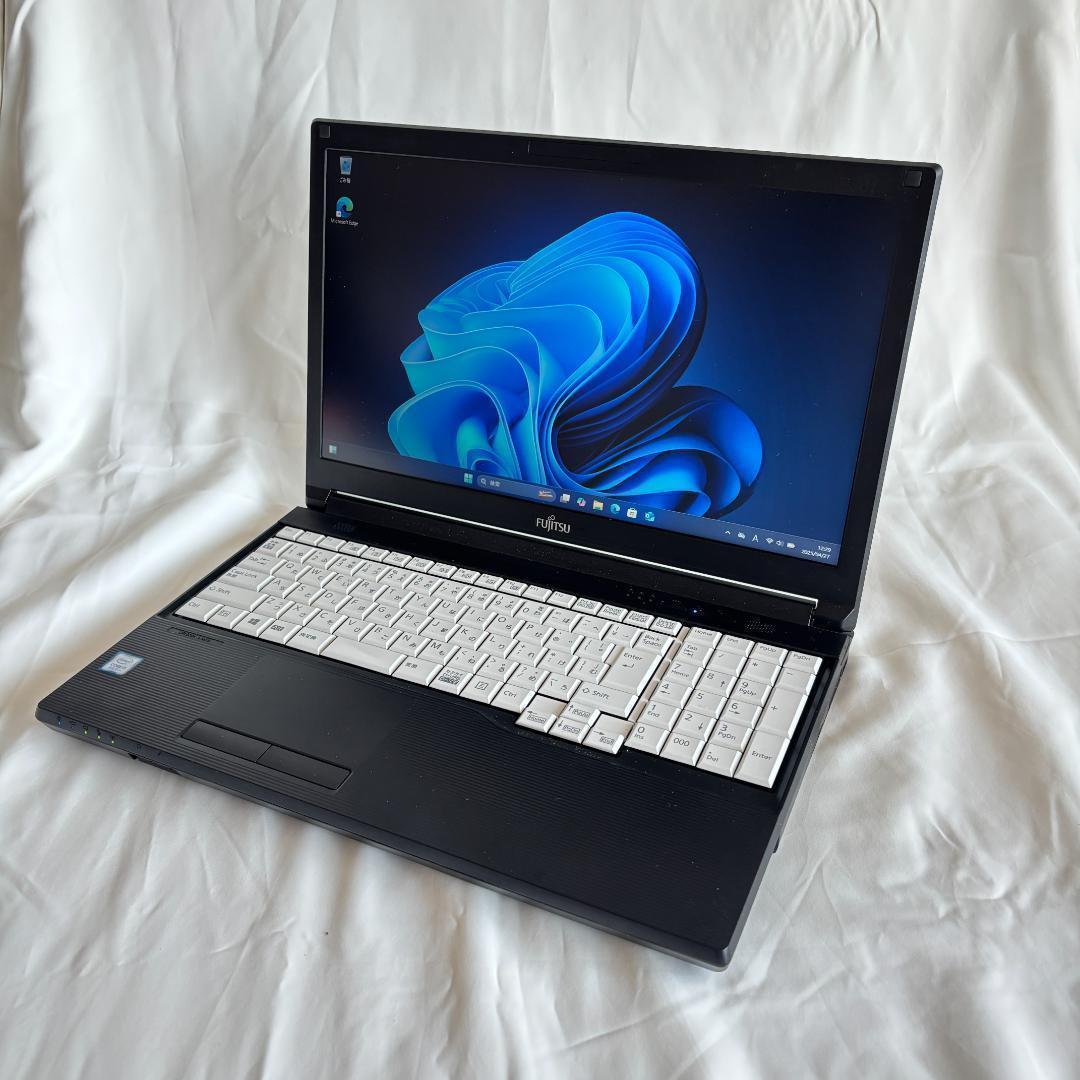 F05A【美品】15.6型/Core-i5第8世代/8GB/SSD256GB f
