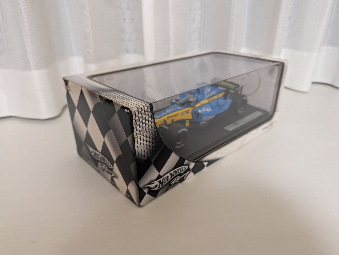 Hot Wheels ルノー F1 R25 ジャンカルロ・フィジケラ 1/18