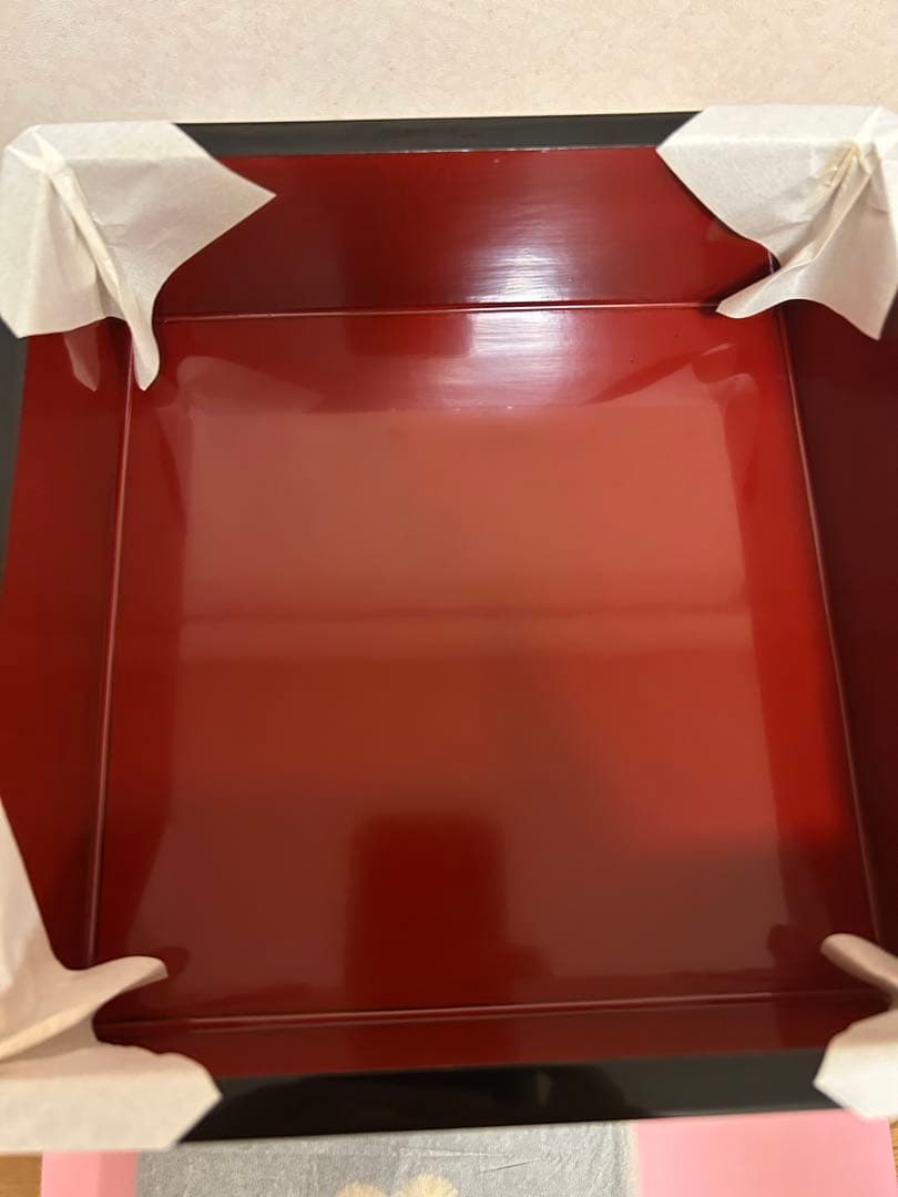 【未使用】木製漆塗　4段　七五重箱　続き柄　老松　沈金　木箱付き