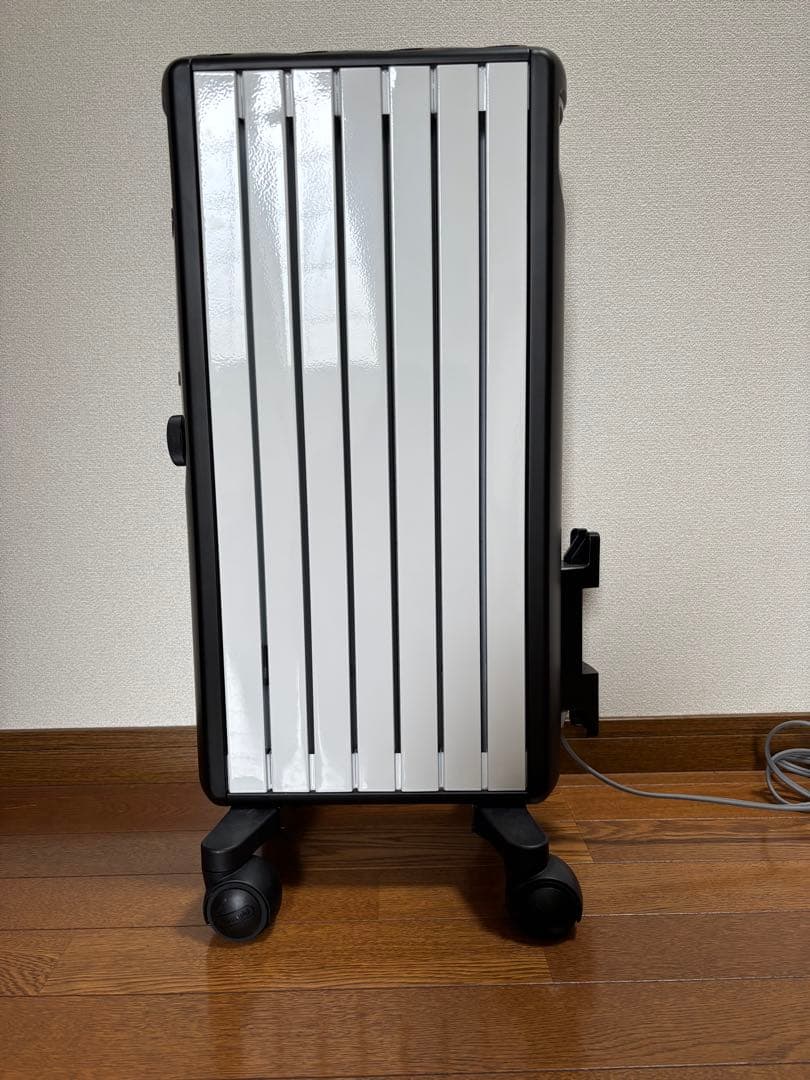 デロンギマルチダイナミックヒーター MDHU09-BK 900W マルチダイナミックヒーター ピュアブラック MDHS09-PB [最大8畳