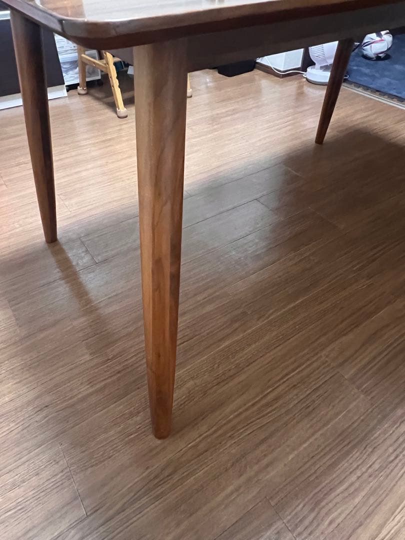 木製ダイニングテーブル