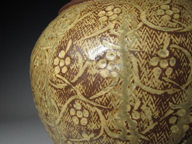 島岡達三 飴釉象嵌唐草文壷 縄文象嵌技法 名工の秀作！o567 美術品