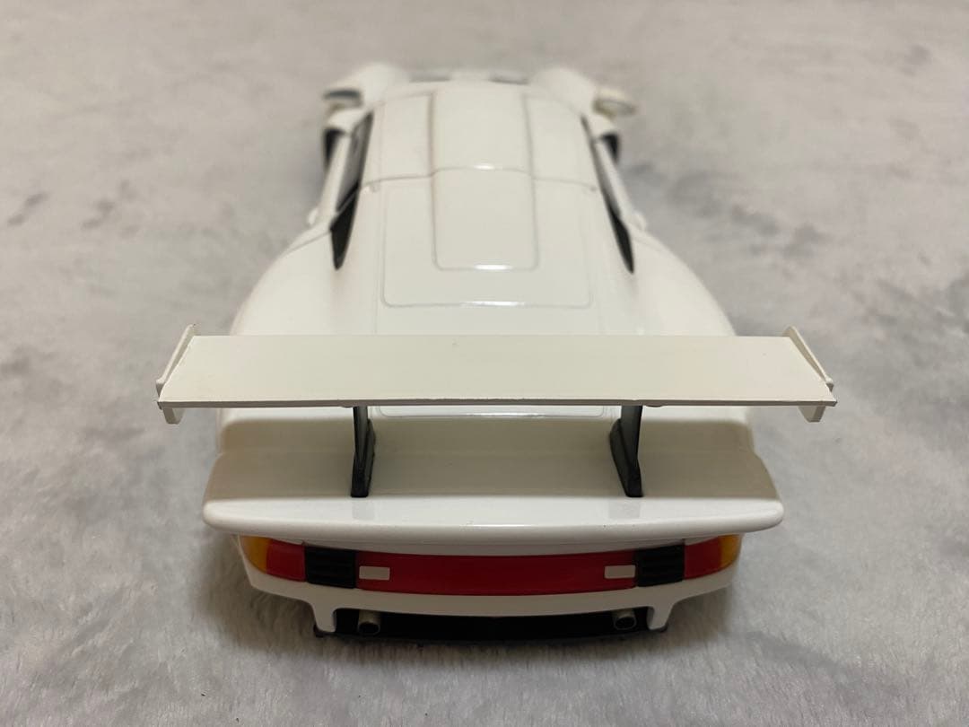 ミニカー UT PORSCHE 911 GT1