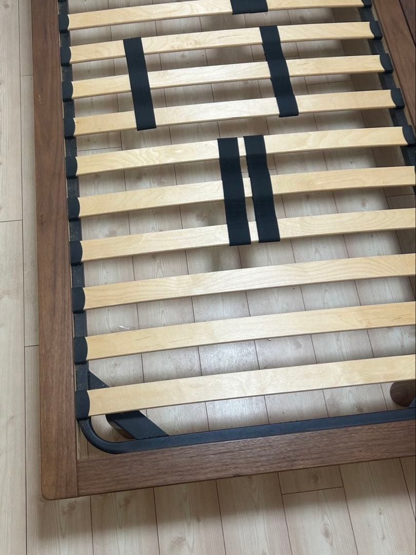 23区内送料無料！無印　シングルベッド　ウォールナット材　ヘッドボード付き①