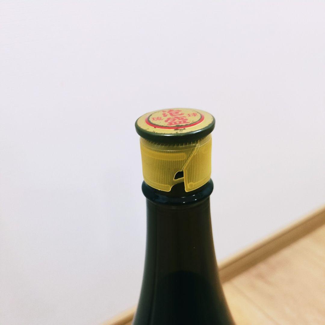 琉球泡盛 宮里酒造 「 春雨」無濾過 44度,1800ml 【2015年詰め口】